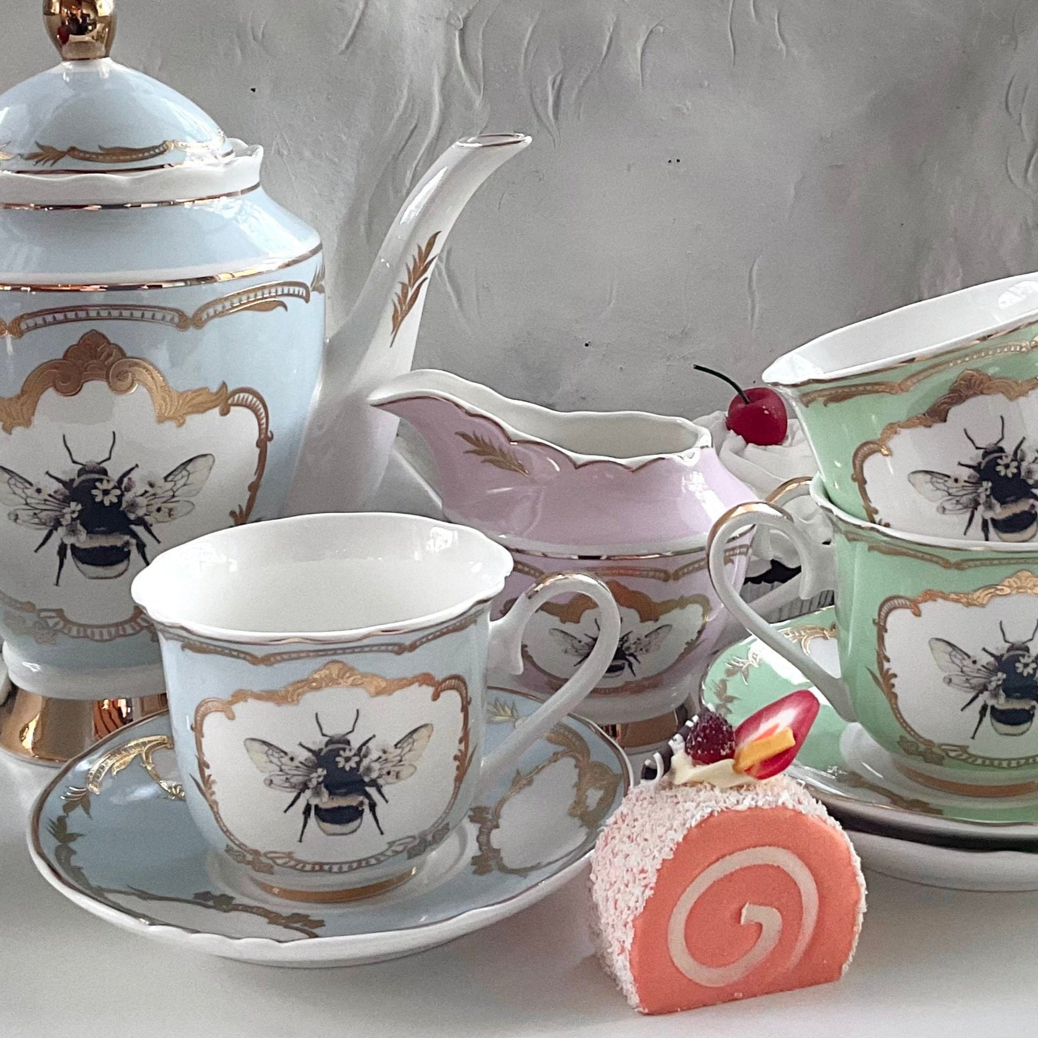 English ROYAL CROWN DERBY Royal Antoinette gold 請わ glazing